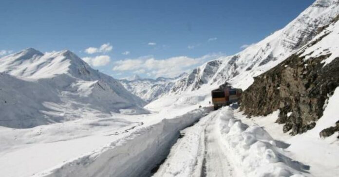 Uttarakhand snow