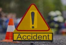 नैनीताल हल्द्वानी में एक दर्दनाक हादसा…  टेंपो ट्रैवलर अनियंत्रित होकर खाई में गिरा..  रिपोर्ट- (सुनील भारती ) “स्टार खबर” नैनीताल..