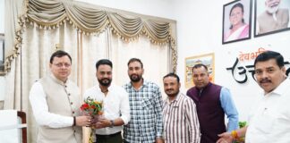 ब्लॉक प्रमुख पाटी ने मुख्यमंत्री से की मुलाकात। पाटी के विकास कार्यों पर की चर्चा । लोहाघाट विधायक खुशाल सिंह अधिकारी भी रहे मौजूद चन्दन सिंह बिष्ट (स्टार खबर)