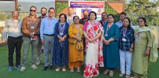 ★. हल्द्वानी: एंटी करप्शन फाउंडेशन की बैठक में भ्रष्टाचार और साइबर क्राइम के खिलाफ ली गई शपथ .. ★. प्रांतीय उद्योग व्यापार प्रतिनिधि मंडल उत्तराखंड सह प्रभारी, कुमाऊँ मंडल अखिलेश सेमवाल भी रहे मौजूद .. (चन्दन सिंह बिष्ट) (स्टार खबर)