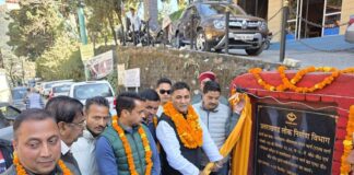 ★. आमडाली से तल्लीताल भीमेश्वर मोटर मार्ग पर होगा डामरीकरण, विधायक कैड़ा ने किया शुभारंभ ★. 1 करोड़ 3 लाख की लागत से होगा मोटर मार्ग पर होने वाले डामरीकरण व सुधारीकरण का कार्य -कैड़ा (चन्दन सिंह बिष्ट) स्टार खबर