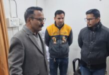 हल्द्वानी : तहसील में डीएम का औचक निरीक्षण, गोपनीय फाइलें निजी युवकों के हवाले मिलने से मचा हड़कंप ★. तहसील न्यायालय की गोपनीयता खतरे में: डीएम की छापेमारी में उजागर हुई बड़ी लापरवाही (चन्दन सिंह बिष्ट) “स्टार खबर” हल्द्वानी