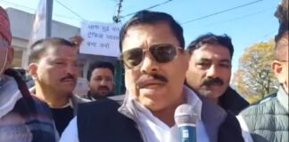 ★. यातायात व्यवस्था के विरोध में लोहाघाट विधायक खुशाल सिंह अधिकारी का सांकेतिक धरना ★. जनता और व्यापारियों के हितों की अनदेखी नहीं होगी: खुशाल सिंह अधिकारी (चन्दन सिंह बिष्ट) “स्टार खबर” लोहाघाट/पाटी