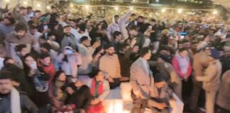 ★. नैनीताल कार्निवाल में अफरा-तफरी, कानून व्यवस्था धराशायी ★. मंच पर चढ़े अराजक तत्व, भीड़ में फंसे कमिश्नर–डीएम (देखिए वीडियो)…(चन्दन सिंह बिष्ट) “स्टार खबर” नैनीताल।