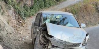 नैनीताल कालाढूंगी मार्ग पर पर्यटकों की कार दुर्घटनाग्रस्त, कई घायल.. रिपोर्ट- (सुनील भारती) “स्टार खबर” नैनीताल..