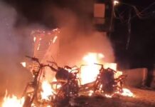 ब्रेकिंग न्यूज.. नैनीताल में टूटी विद्युत लाइन बनी आग का कारण… अस्पताल परिसर के पास खड़ी 6 दोपहिया वाहन जलकर खाक, लाखों का नुकसान.. रिपोर्ट- (सुनील भारती) “स्टार खबर” नैनीताल..