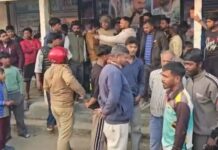 सैलून संचालक पर छेड़छाड़ के आरोप के बाद बवाल, महिलाओं व नाबालिगों को भेजे आपत्तिजनक मैसेज.. रिपोर्ट – (ब्यूरो ) “स्टार खबर ” नैनीताल…