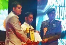 ★. चम्पावत के दिव्यांग हिम्मत सिंनग्वाल को मिला राष्ट्रीय गौरव पुरस्कार, जयपुर में हुआ सम्मान ★. शिक्षा और सामाजिक सेवा में मिसाल बने हिम्मत सिंनग्वाल, गणतंत्र दिवस पर राष्ट्रीय स्तर पर सम्मानित (चन्दन सिंह बिष्ट) “स्टार खबर” रिखोली/ पाटी/चम्पावत