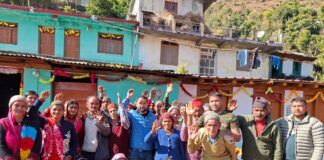 8 माह बाद भी पैदल मार्ग दुरुस्त नहीं, आलम गांव में शासन–प्रशासन के खिलाफ प्रदर्शन.. रिपोर्ट- (सुनील भारती ) “स्टार खबर” नैनीताल…