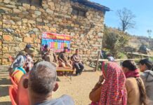 ★. सड़क सुरक्षा माह के तहत रीठा साहिब पुलिस ने ग्रामीणों व सीनियर सिटीजन को किया जागरूक ★. चौरा पत्त गांव में पुलिस का जागरूकता अभियान, यातायात नियम व साइबर सुरक्षा पर दिया गया संदेश (चन्दन सिंह बिष्ट) “स्टार खबर” पाटी/ रीठा साहिब/चंपावत