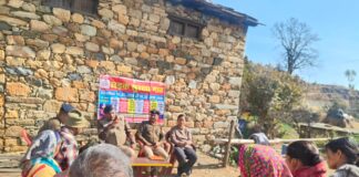 ★. सड़क सुरक्षा माह के तहत रीठा साहिब पुलिस ने ग्रामीणों व सीनियर सिटीजन को किया जागरूक ★. चौरा पत्त गांव में पुलिस का जागरूकता अभियान, यातायात नियम व साइबर सुरक्षा पर दिया गया संदेश (चन्दन सिंह बिष्ट) “स्टार खबर” पाटी/ रीठा साहिब/चंपावत