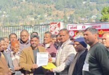 18 सूत्रीय मांगों को लेकर राज्य कर्मचारी संयुक्त परिषद का धरना प्रदर्शन.. मुख्यमंत्री को संबोधित ज्ञापन उप जिलाधिकारी को सौंपा… रिपोर्ट- (सुनील भारती ) “स्टार खबर” नैनीताल