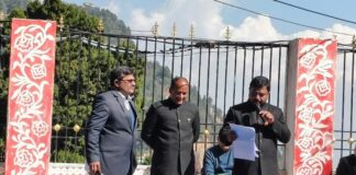 अधिवक्ताओं का एक दिवसीय धरना, अधिकारियों पर अभद्रता व भ्रष्टाचार के आरोप… सचिव की चेतावनी—दुर्व्यवहार हुआ तो देंगे उचित जवाब, 23 फरवरी से अनिश्चितकालीन आंदोलन की तैयारी… रिपोर्ट- (सुनील भारती ) “स्टार खबर” नैनीताल ..