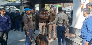 ऑफिशियल मेल पर धमकी से हड़कंप, नैनीताल के न्यायालय परिसरों में सघन चेकिंग… एसएसपी डॉ. मंजूनाथ टी.सी. के निर्देशन में BDS/डॉग स्क्वाड तैनात, पुलिस अलर्ट मोड पर… रिपोर्ट- (ब्यूरो) “स्टार खबर” नैनीताल..