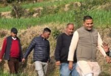 राम सिंह कैड़ा ने ओखलकांडा ब्लॉक के कई गांवों का किया दौरा, ग्रामीणों की समस्याएं सुनीं… रिपोर्ट- (सुनील भारती) “स्टार खबर” नैनीताल..