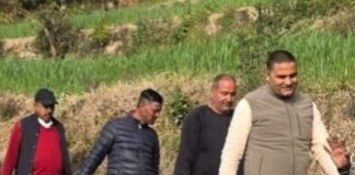 राम सिंह कैड़ा ने ओखलकांडा ब्लॉक के कई गांवों का किया दौरा, ग्रामीणों की समस्याएं सुनीं… रिपोर्ट- (सुनील भारती) “स्टार खबर” नैनीताल..