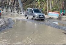 गलाती पुल बना ‘खतरे का पुल’! गड्ढे और जलभराव से खतरे में लोगों की जान… रिपोर्ट- (सुनील भारती) “स्टार खबर” नैनीताल..