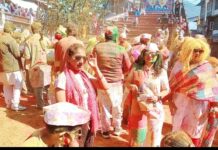 नैनीताल में होली जुलूस के दौरान जमकर उड़ा अबीर गुलाल.. रिपोर्ट- (सुनील भारती ) “स्टार खबर” नैनीताल..