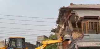 हल्द्वानी में अतिक्रमण पर चला प्रशासन का बुलडोजर… ऊंचापुल क्षेत्र में हटाए गए अवैध निर्माण… रिपोर्ट- (सुनील भारती ) “स्टार खबर ” नैनीताल..