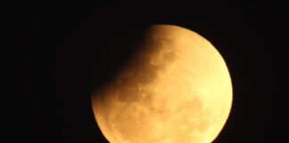 आर्यभट्ट प्रेक्षण विज्ञान शोध संस्थान ( एरीज) नैनीताल,में चंद्र ग्रहण की लाइव स्ट्रीमिंग…. चंद्र ग्रहण के दूरबीन से अवलोकन को उमड़े लोग.. रिपोर्ट- (सुनील भारती ) “स्टार खबर” नैनीताल..