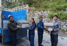 बेतालघाट में मधुमक्खी पालन को बढ़ावा, 50 कृषकों को दिए गए मौन बक्से… रिपोर्ट- (सुनील भारती) “स्टार खबर ” नैनीताल..