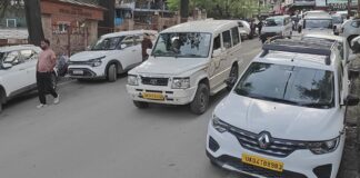 नैनीताल के टैक्सी कारोबारियों का फूटा गुस्सा… पास व्यवस्था, चालान और आजीविका संकट पर सरकार-प्रशासन से लगाई गुहार… रिपोर्ट- (सुनील भारती ) “स्टार खबर” नैनीताल…
