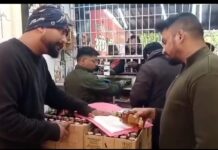 नैनीताल में अंग्रेजी शराब की दुकान पर छापा, ओवररेटिंग और अतिरिक्त चार्ज वसूलने पर कार्रवाई.. रिपोर्ट- (सुनील भारती) “स्टार खबर ” नैनीताल..