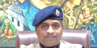 कैंची धाम में श्रद्धालुओं का सैलाब, शटल सेवाओं से सुगम हुए दर्शन… एसएसपी मंजूनाथ टीसी ने श्रद्धालुओं से क्या कहा देखें वीडियो… रिपोर्ट- (सुनील भारती ) “स्टार खबर ” नैनीताल…