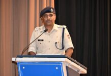 कैंची धाम ड्यूटी में तैनात दो पुलिसकर्मी नशे में धुत, युवती से छेड़छाड़ के आरोप में गिरफ्तार.. अल्कोमीटर और मेडिकल जांच में शराब सेवन की पुष्टि, एसएसपी ने दिए सख्त कार्रवाई के निर्देश… रिपोर्ट- (ब्यूरो ) ” स्टार खबर” नैनीताल…