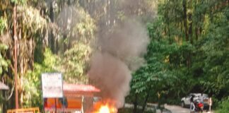 मुक्तेश्वर में चलती रेंटल स्कूटी बनी आग का गोला, बाल-बाल बचा चालक.. मोहन चौक पर मचा हड़कंप, जाम के बीच धू-धू कर जली स्कूटी; स्थानीय लोगों ने रेंटल स्कूटी संचालन पर उठाए सवाल… रिपोर्ट- (सुनील भारती) “स्टार खबर ” नैनीताल…