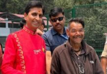 कैंची धाम पहुंचे कवि कुमार विश्वास, बाबा नीम करौली के दर्शन कर लिया आशीर्वाद… रिपोर्ट – (सुनील भारती ) “स्टार खबर ” नैनीताल..