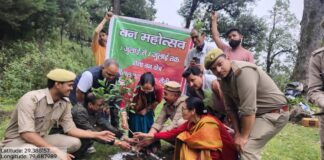 वन महोत्सव के तहत लड़ियाकांटा बीट में 300 पौधों का रोपण… विधायक सरिता आर्या ने दिया पर्यावरण संरक्षण का संदेश… रिपोर्ट- (सुनील भारती ) “स्टार खबर ” नैनीताल..