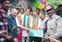 एक पेड़ मां के नाम’ अभियान के तहत सूखाताल में 50 पौधों का रोपण प्रदेश अध्यक्ष महेंद्र भट्ट व विधायक सरिता आर्या ने दिया पर्यावरण संरक्षण का संदेश रिपोर्ट- (सुनील भारती) “स्टार खबर” नैनीताल…