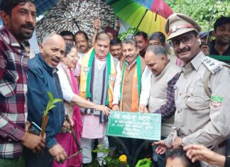 एक पेड़ मां के नाम’ अभियान के तहत सूखाताल में 50 पौधों का रोपण प्रदेश अध्यक्ष महेंद्र भट्ट व विधायक सरिता आर्या ने दिया पर्यावरण संरक्षण का संदेश रिपोर्ट- (सुनील भारती) “स्टार खबर” नैनीताल…