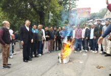 जंतर-मंतर लाठीचार्ज के विरोध में यूथ कांग्रेस का प्रदर्शन, केंद्र सरकार और दिल्ली पुलिस का फूंका पुतला…. रिपोर्ट- (सुनील भारती ) “स्टार खबर” नैनीताल…
