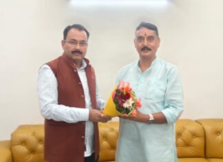 पूर्व दर्जा मंत्री बिट्टू कर्नाटक ने कुलपति प्रोफेसर सतपाल से की मुलाकात, रोजगारपरक पाठ्यक्रमों पर हुई चर्चा…. रिपोर्ट- (सुनील भारती) “स्टार खबर” नैनीताल.