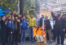 भाजपा सरकार के विरोध में कांग्रेस ने फूंका पुतला… मल्लीताल पंत पार्क में नगर कांग्रेस ने सरकार के खिलाफ किया प्रदर्शन… रिपोर्ट- (सुनील भारती ) “स्टार खबर” नैनीताल..