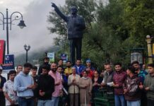 गंगाजल से शुद्धिकरण के विरोध में कांग्रेस कार्यकर्ताओं ने जलाए कैंडल… रिपोर्ट- (सुनील भारती) “स्टार खबर ” नैनीताल..