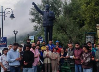 गंगाजल से शुद्धिकरण के विरोध में कांग्रेस कार्यकर्ताओं ने जलाए कैंडल… रिपोर्ट- (सुनील भारती) “स्टार खबर ” नैनीताल..