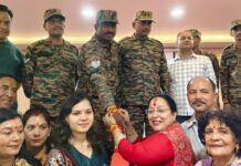 रक्षाबंधन पर महिला मोर्चा ने जवानों और पुलिसकर्मियों को बांधी राखी…. रिपोर्ट- (सुनील भारती ) “स्टार खबर” नैनीताल..