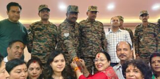 रक्षाबंधन पर महिला मोर्चा ने जवानों और पुलिसकर्मियों को बांधी राखी…. रिपोर्ट- (सुनील भारती ) “स्टार खबर” नैनीताल..