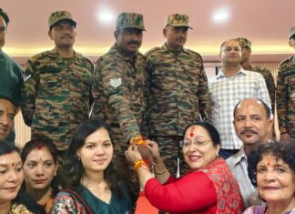 रक्षाबंधन पर महिला मोर्चा ने जवानों और पुलिसकर्मियों को बांधी राखी…. रिपोर्ट- (सुनील भारती ) “स्टार खबर” नैनीताल..