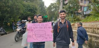 चीनी के बढ़ते दामों के विरोध में यूथ कांग्रेस का अनोखा प्रदर्शन.. राहगीरों व आमजनों को पिलाई बिना चीनी की चाय, महंगाई पर लगाम लगाने की मांग…. रिपोर्ट- (सुनील भारती ) “स्टार खबर” नैनीताल…