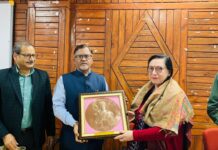 कुलपति प्रो. दीवान सिंह रावत और परिसर निदेशक प्रो. नीता बोरा का सम्मान… रिपोर्ट- (सुनील भारती ) “स्टार खबर” नैनीताल…
