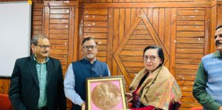 कुलपति प्रो. दीवान सिंह रावत और परिसर निदेशक प्रो. नीता बोरा का सम्मान… रिपोर्ट- (सुनील भारती ) “स्टार खबर” नैनीताल…
