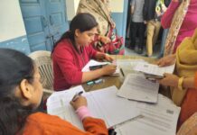 मतदाता सूची पुनरीक्षण में बुजुर्गों की बढ़ी मुश्किलें, घंटों लाइन में खड़े रहने को मजबूर… रिपोर्ट- (सुनील भारती ) “स्टार खबर” नैनीताल..