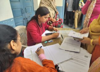 मतदाता सूची पुनरीक्षण में बुजुर्गों की बढ़ी मुश्किलें, घंटों लाइन में खड़े रहने को मजबूर… रिपोर्ट- (सुनील भारती ) “स्टार खबर” नैनीताल..