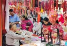 नैनीताल में सजी राखियों की दुकानें, राजस्थानी-गुजराती राखियों की बढ़ी मांग… रिपोर्ट- (सुनील भारती ) “स्टार खबर ” नैनीताल..