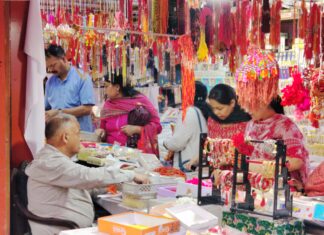 नैनीताल में सजी राखियों की दुकानें, राजस्थानी-गुजराती राखियों की बढ़ी मांग… रिपोर्ट- (सुनील भारती ) “स्टार खबर ” नैनीताल..