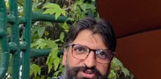 माल रोड के काम में देरी पर पुनीत टंडन का धरना जारी, बोले—लिखित आश्वासन के बिना नहीं हटूंगा… रिपोर्ट- (सुनील भारती ) “स्टार खबर ” नैनीताल..